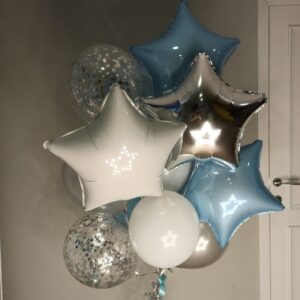 Фонтан из шаров со звездами на день рождения